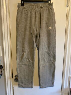 Nike Men’s Light Gray Fleece Joggers with Side Pockets